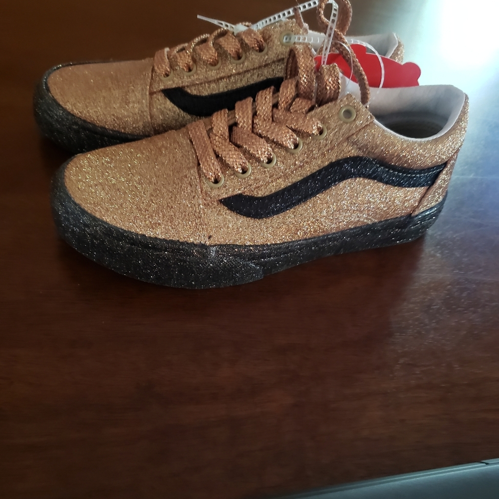 Vans - Picture 3 of 4